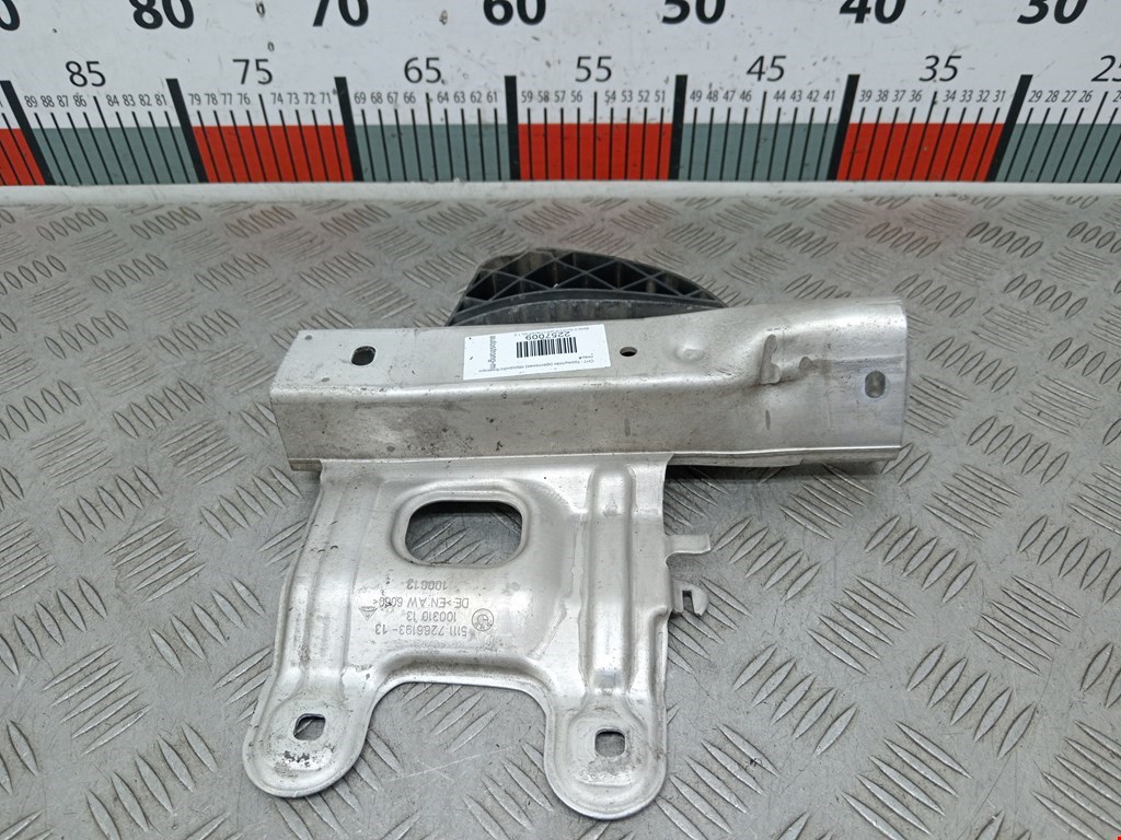 Кронштейн переднего бампера левый BMW 3er F30/F31/F80 2011-2019