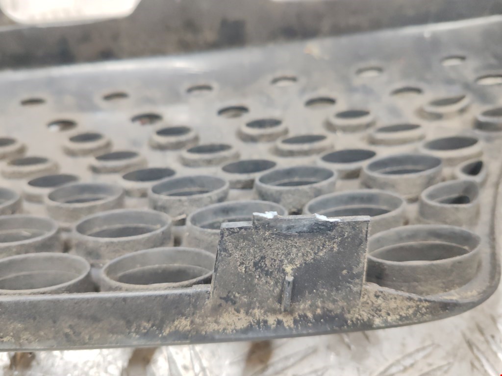 Решетка радиатора TOYOTA Yaris Verso 1999-2006