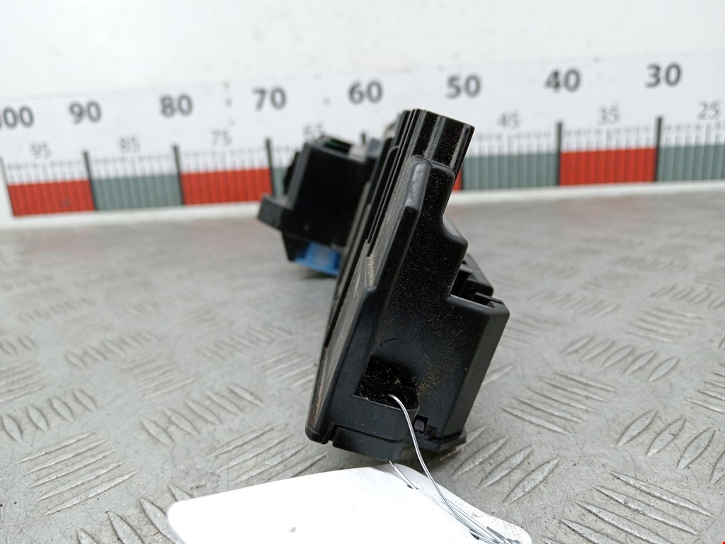 Датчик уровня в бачок омывателя BMW 5er 5 серия E60/E61 2003-2010