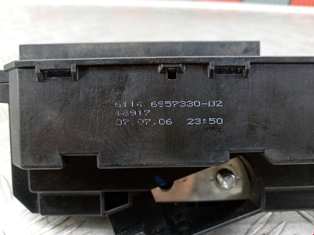 Датчик уровня в бачок омывателя BMW 5er 5 серия E60/E61 2003-2010