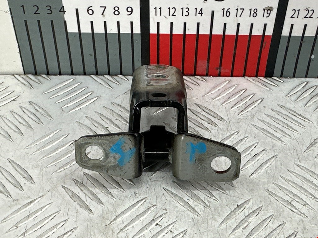 Петля двери передней правой Mitsubishi ASX (2010-2023)