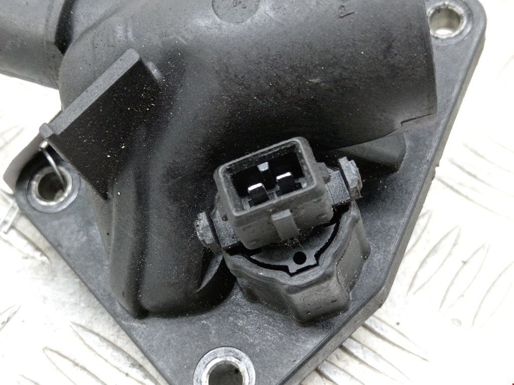 Тройник системы охлаждения BMW 3er F30/F31/F80 2011-2019