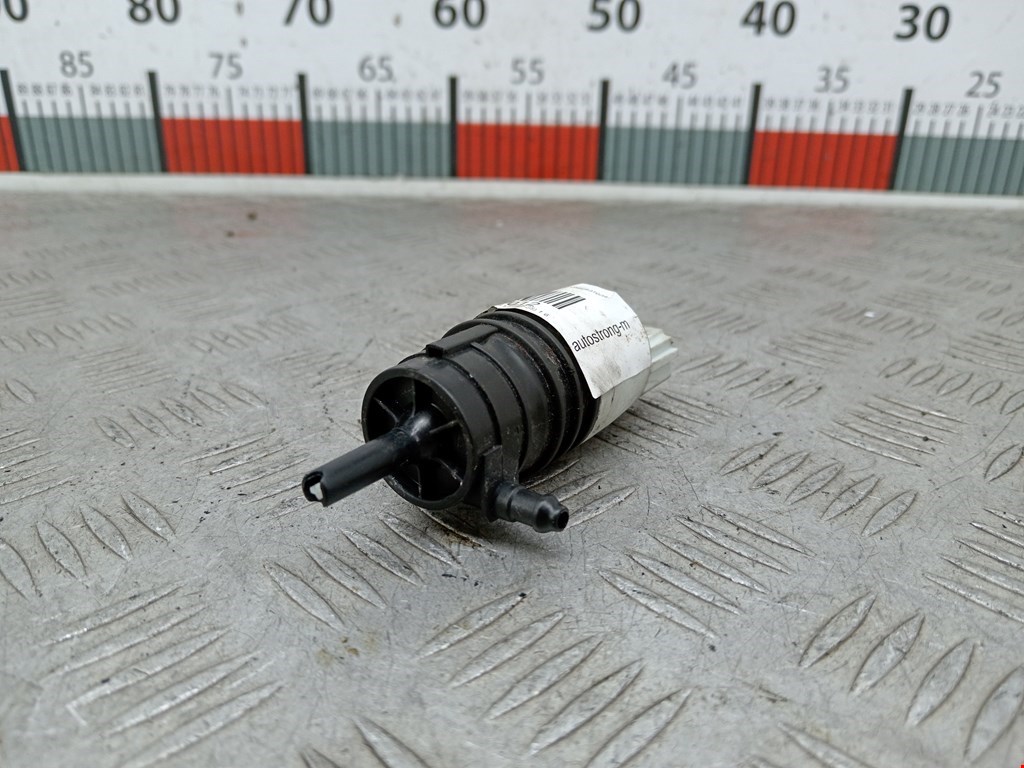 Насос (моторчик) омывателя BMW 3-Series (F30/F31/F34/F35) (2011-2020)