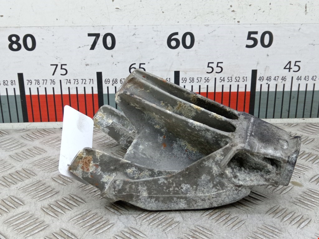 Кронштейн (крепление лапа) двигателя Audi A6 C7 (2011-2018)