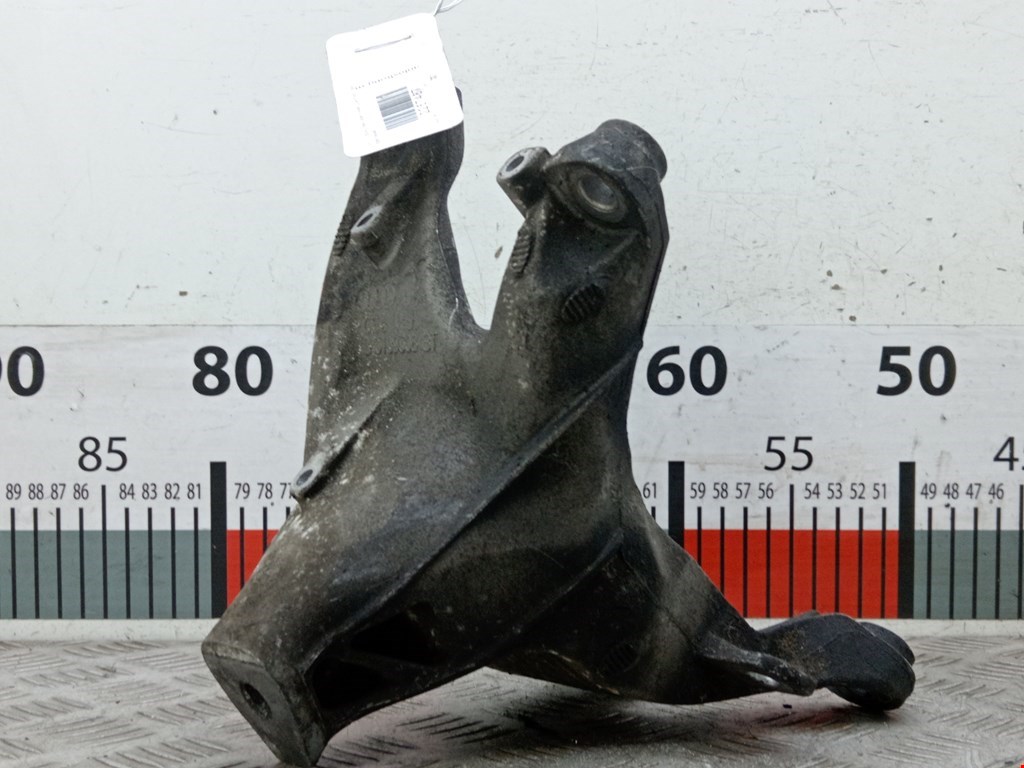 Кронштейн (крепление лапа) двигателя Audi A6 C7 (2011-2018)