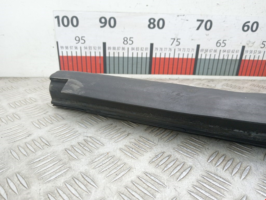 Уплотнитель (наружный) BMW 3er F30/F31/F80 2011-2019