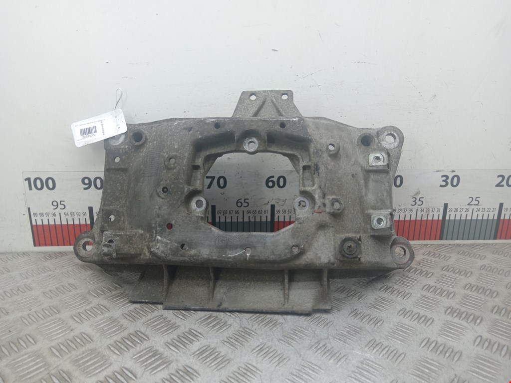 Кронштейн (крепление лапа траверса) кпп Audi A6 C7 (2011-2018)