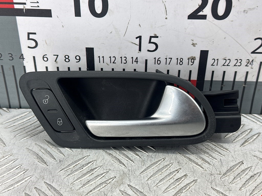 Ручка двери внутренняя передняя правая Volkswagen Tiguan 1 (2007-2016)