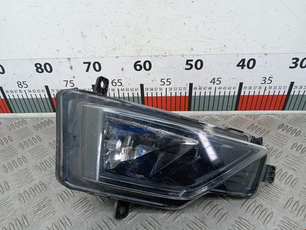 Фара противотуманная правая (ПТФ) VOLKSWAGEN Golf Sportsvan 2014-2020