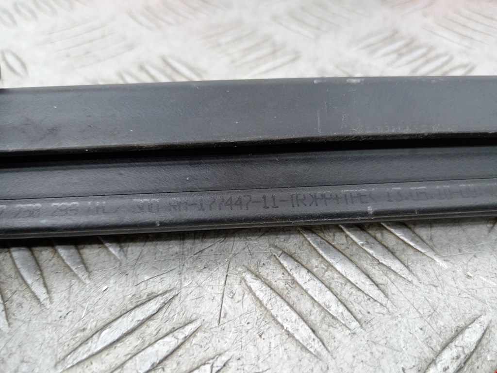 Уплотнитель (внутри) BMW 3er F30/F31/F80 2011-2019