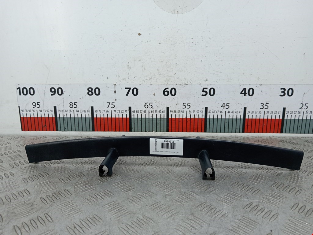 Решетка (заглушка) в бампер центральная BMW 5-Series (E60/E61) (2003-2010)