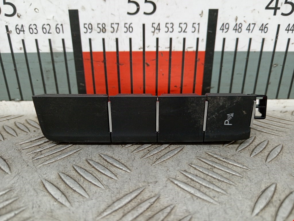 Кнопка парктроника Volkswagen Golf Sportsvan (2014-2020)