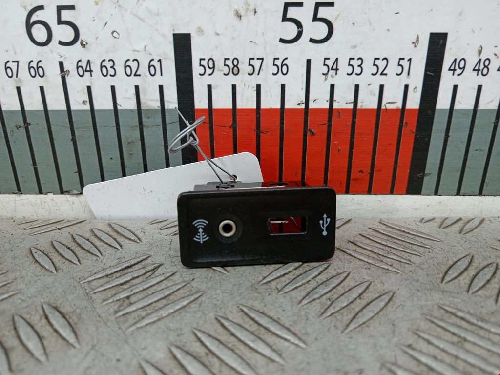 Разъем AUX/USB VOLKSWAGEN Golf Sportsvan 2014-2020