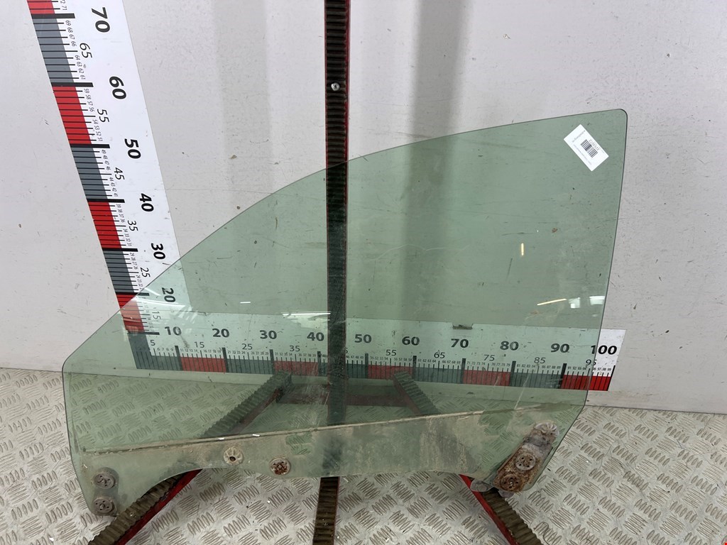 Стекло двери передней левой Subaru Legacy 3 (BE/BH) (1998-2004)