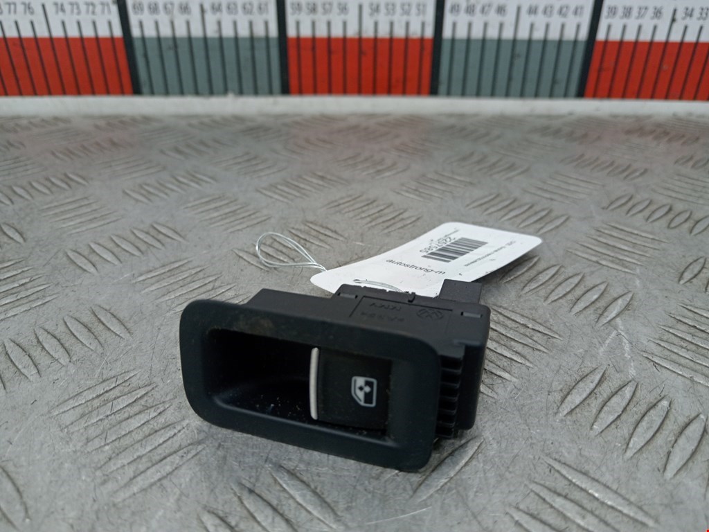 Кнопка стеклоподъемника Volkswagen Golf Sportsvan (2014-2020)