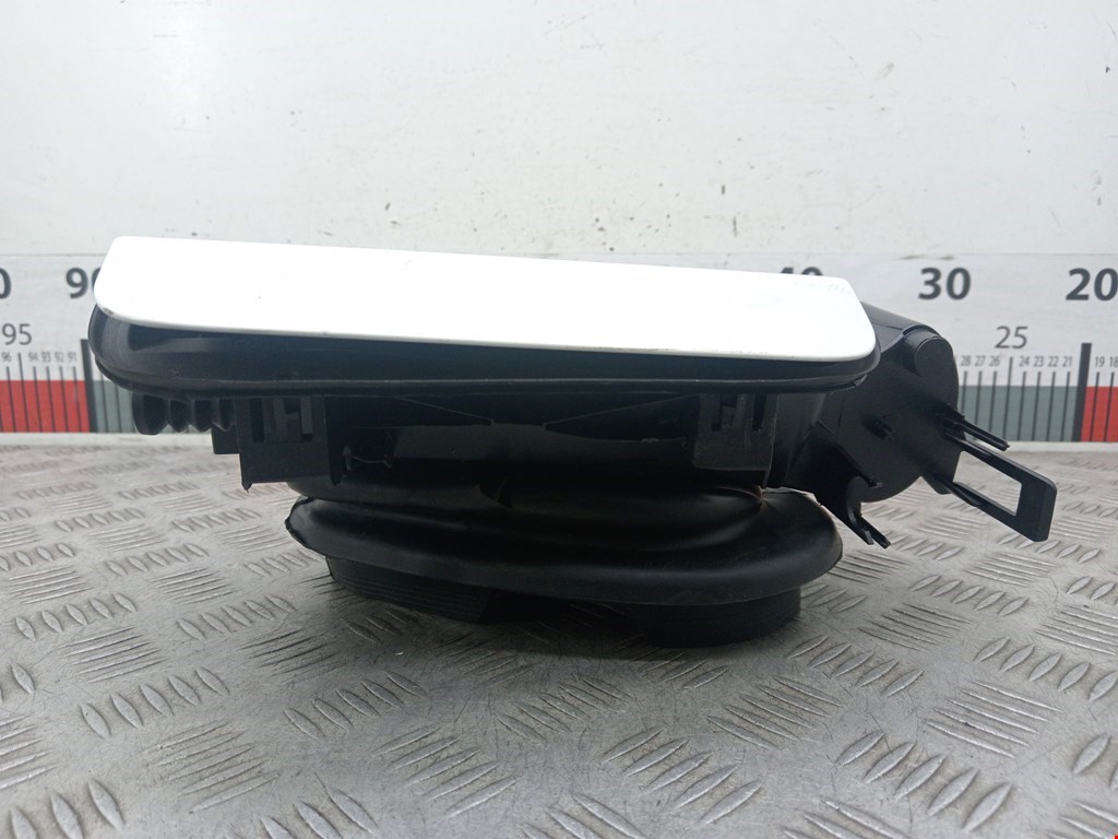 Лючок бензобака BMW 3er F30/F31/F80 2011-2019