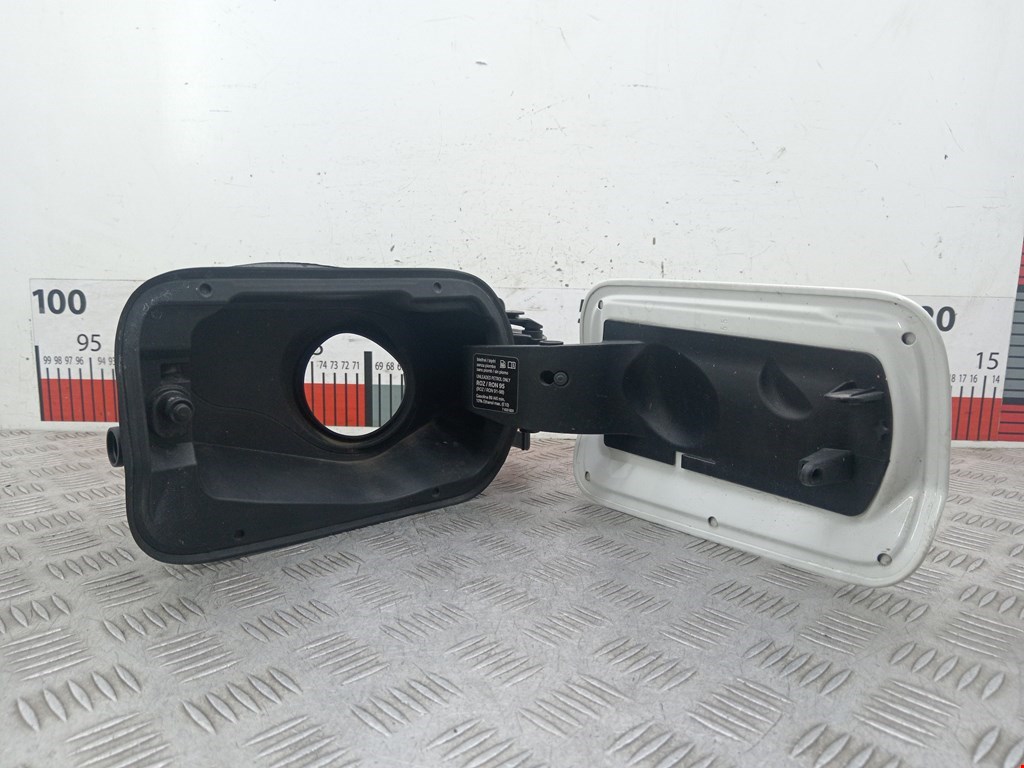 Лючок бензобака BMW 3er F30/F31/F80 2011-2019