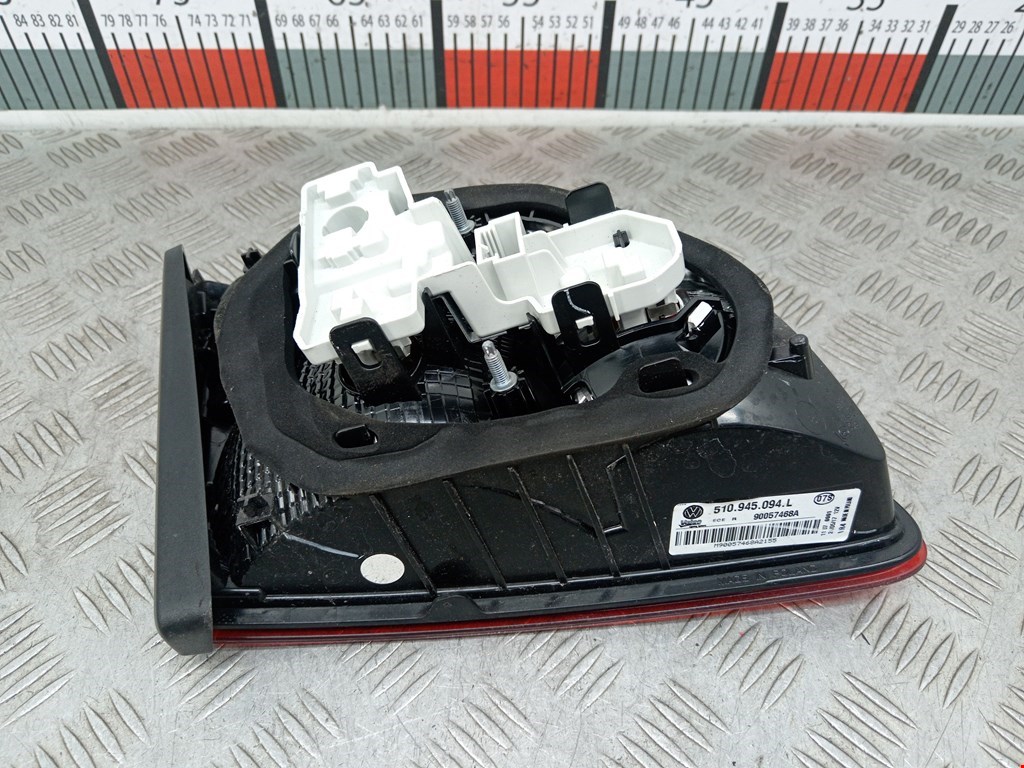 Фонарь задний внутренний правый VOLKSWAGEN Golf Sportsvan 2014-2020