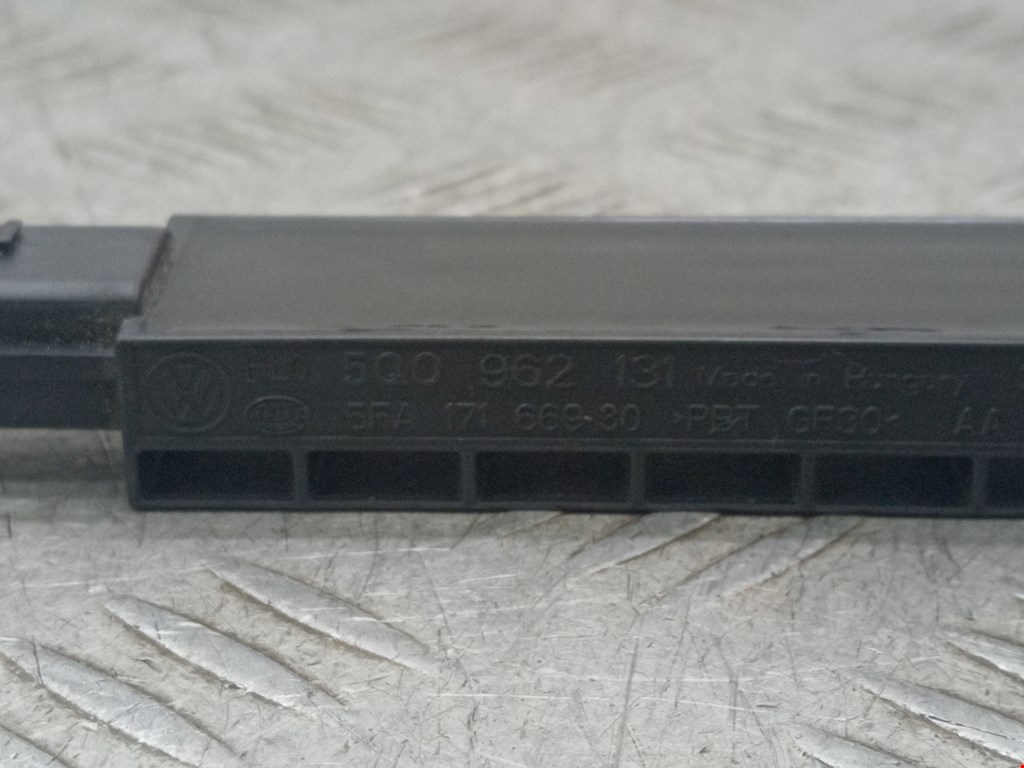 Антенна VOLKSWAGEN Golf Sportsvan 2014-2020