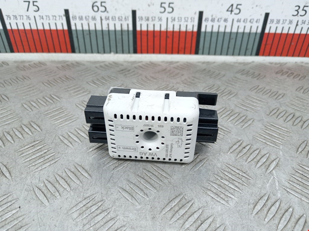 Усилитель антенны VOLKSWAGEN Golf Sportsvan 2014-2020