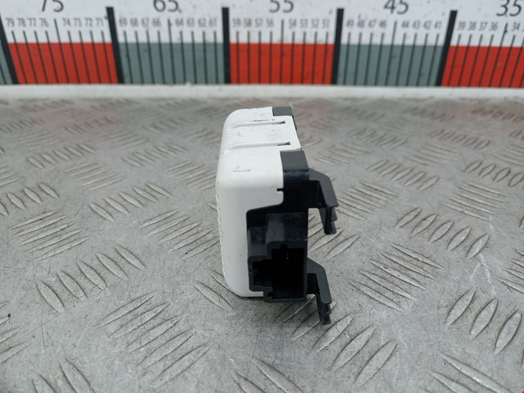 Усилитель антенны VOLKSWAGEN Golf Sportsvan 2014-2020