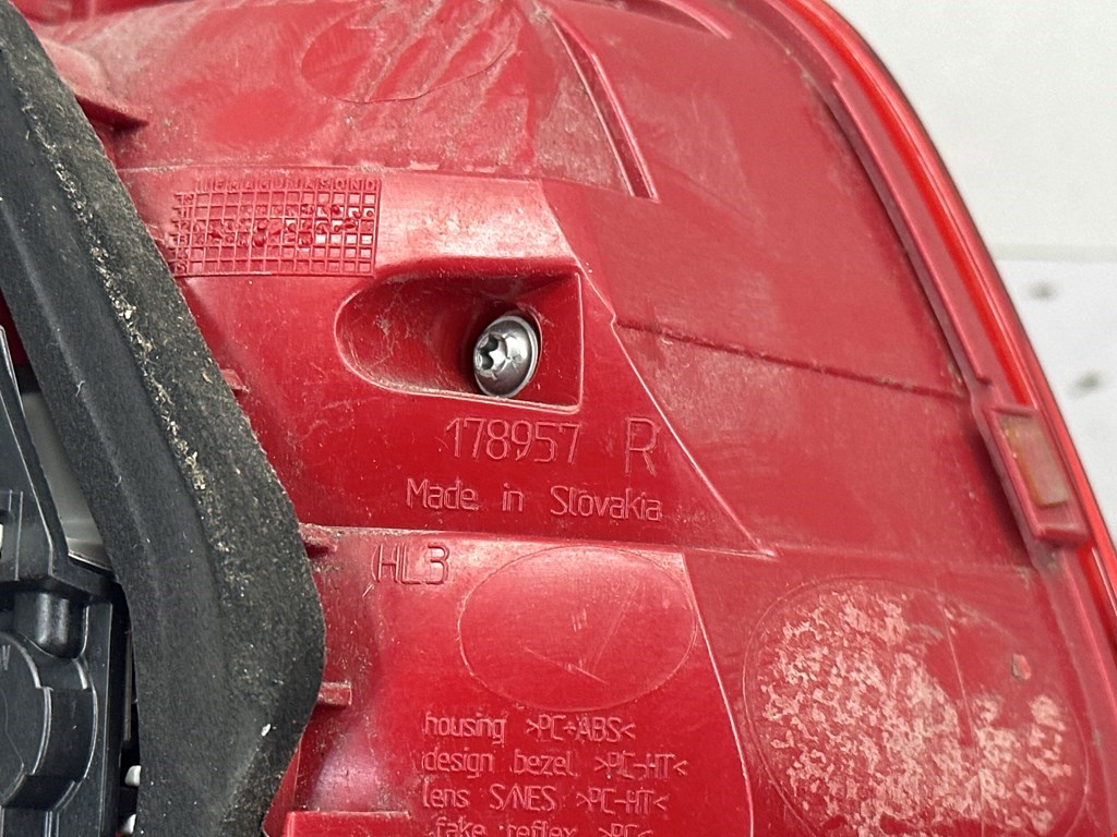Фонарь задний внутренний правый VOLKSWAGEN Tiguan 2007-2018