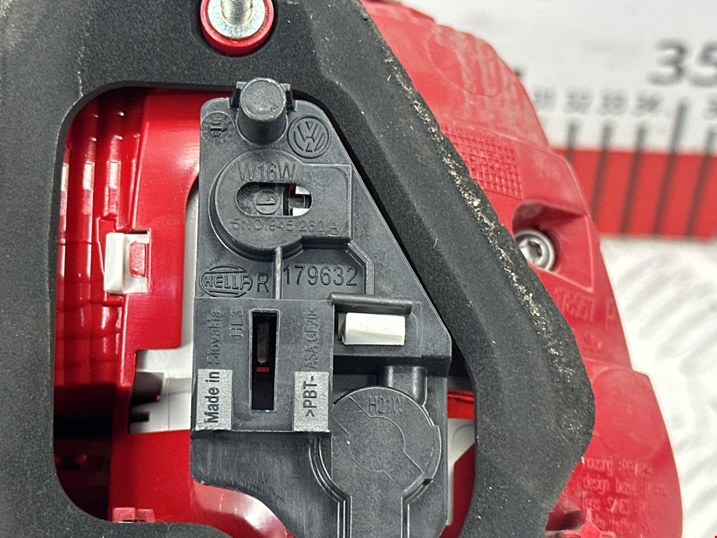 Фонарь задний внутренний правый VOLKSWAGEN Tiguan 2007-2018