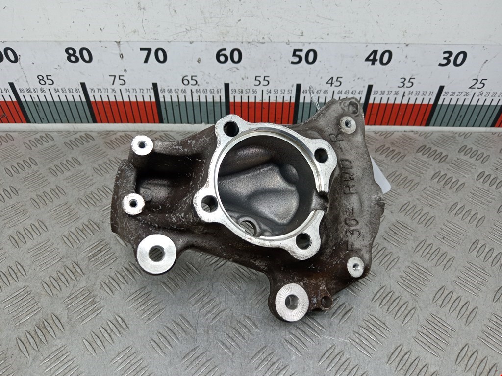 Кулак поворотный правый BMW 3-Series (F30/F31/F34/F35) (2011-2020)