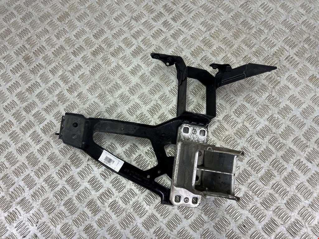 Кронштейн (крепление) фары правый BMW 5-Series (E60/E61) (2003-2010)