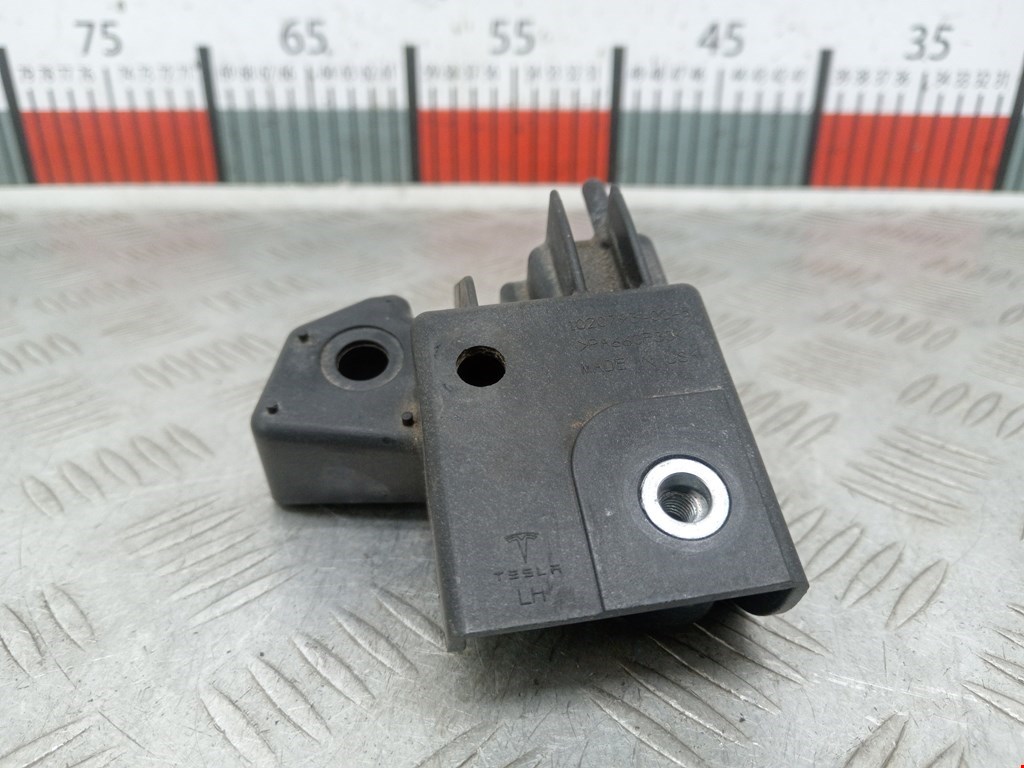 Кронштейн фары левый TESLA Model S I 2012-н.в.