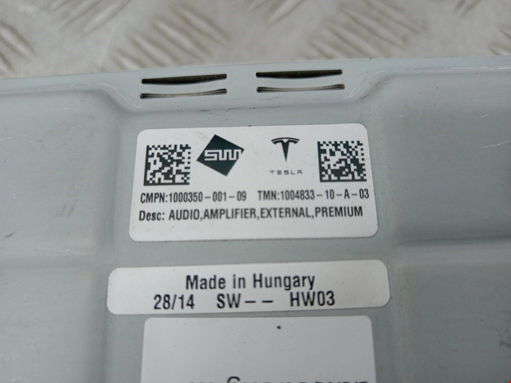 Усилитель акустической системы TESLA Model S I 2012-н.в.