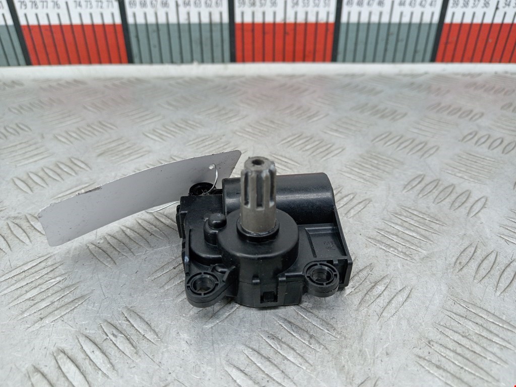 Моторчик заслонки печки TESLA Model S I 2012-н.в.