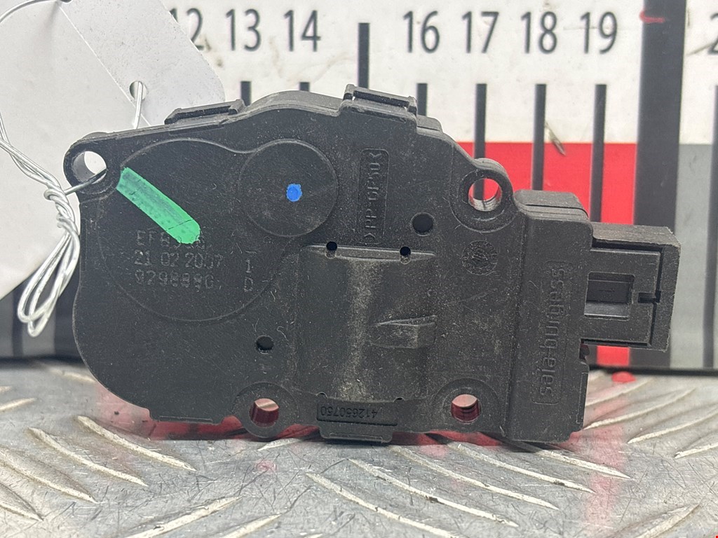 Моторчик заслонки печки BMW X5 E70 2007-2013