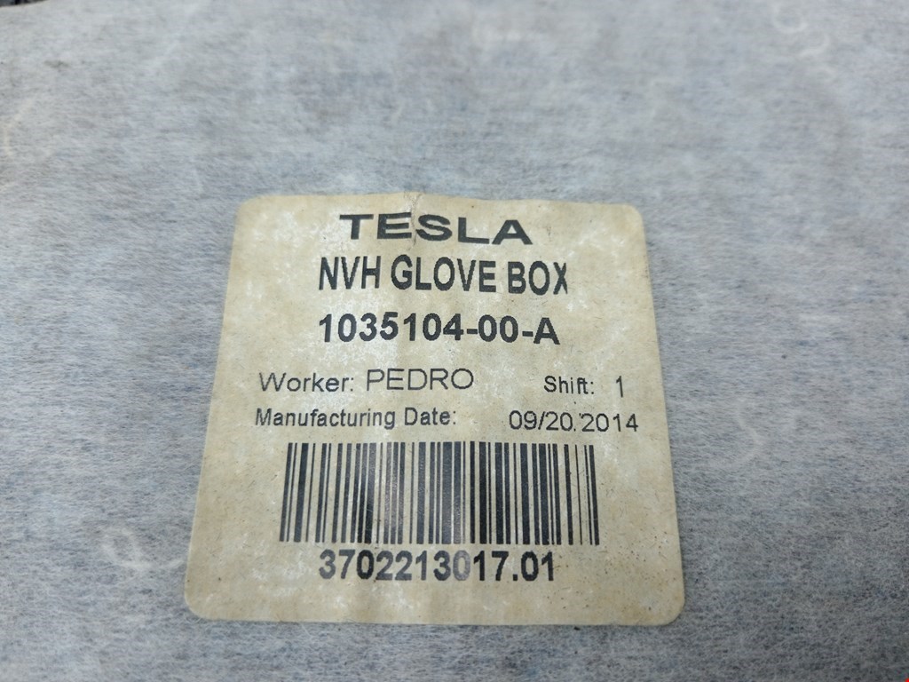 Бардачок TESLA Model S I 2012-н.в.