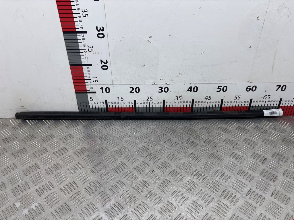 Накладка декоративная (молдинг) стекла двери передней левой Renault Koleos (2008-2016)