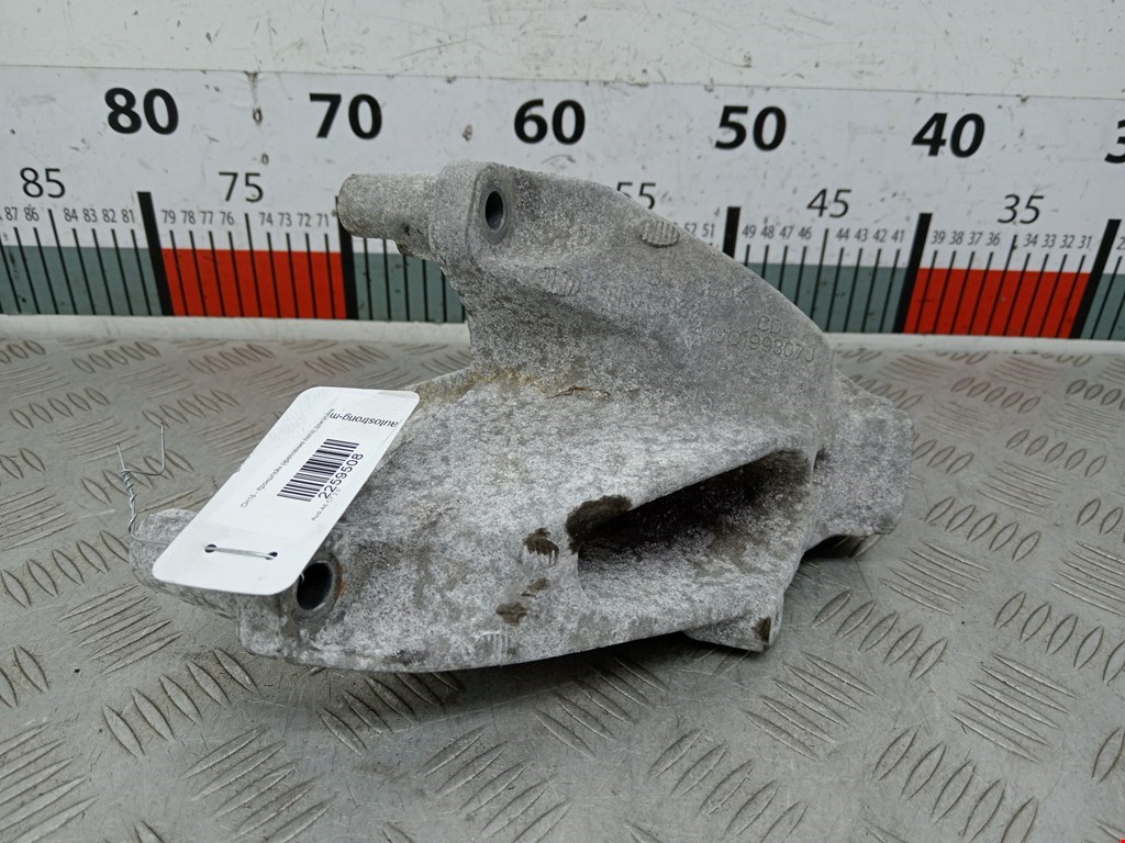 Кронштейн (крепление лапа) двигателя Audi A6 C7 (2011-2018)