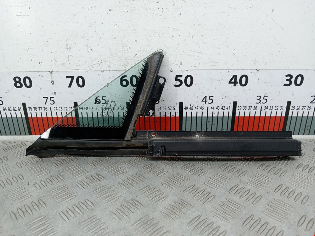 Стекло двери передней правой (форточка) TESLA Model S I 2012-н.в.