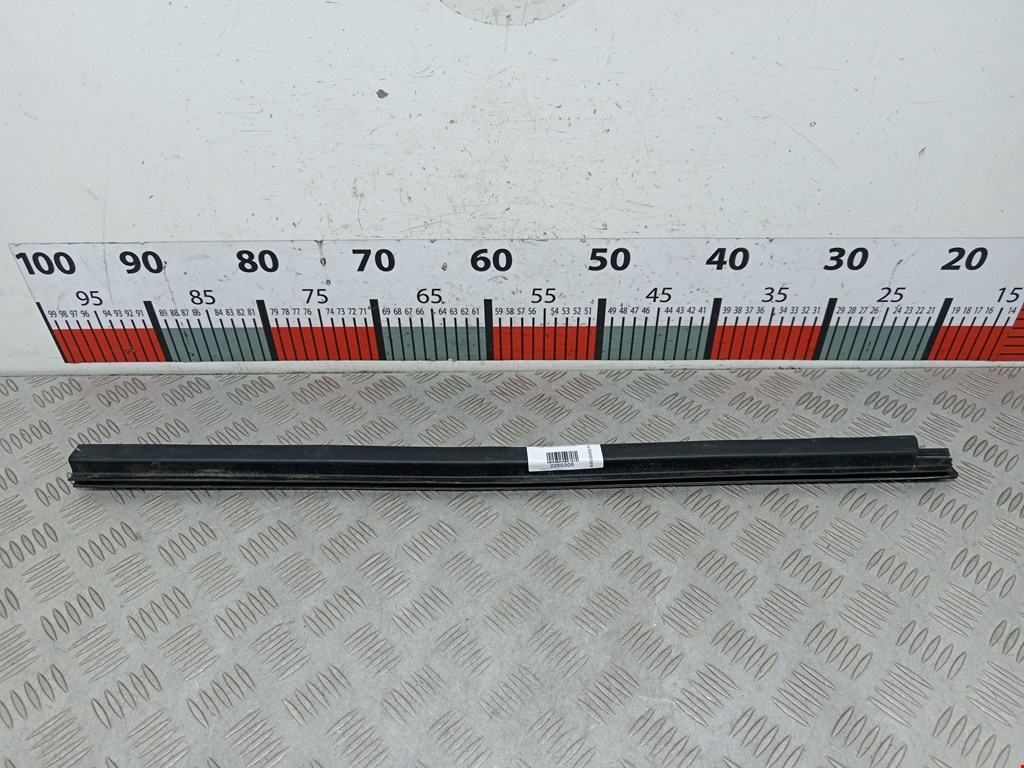 Уплотнитель (внутри) TESLA Model S I 2012-н.в.