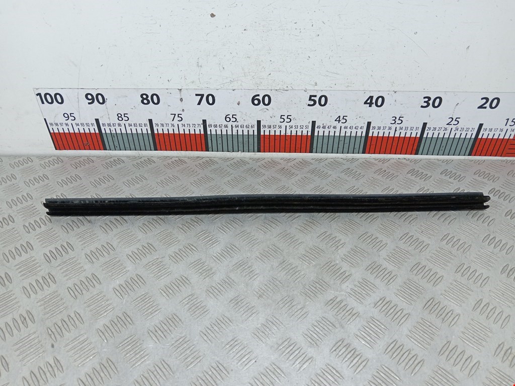 Уплотнитель (внутри) TESLA Model S I 2012-н.в.