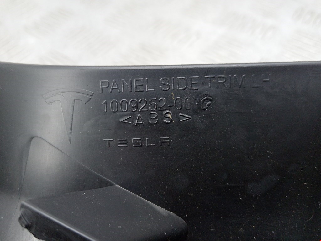 Обшивка крышки багажника TESLA Model S I 2012-н.в.