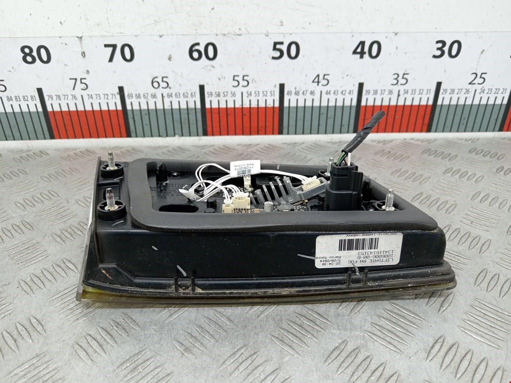 Фонарь задний внутренний правый TESLA Model S I 2012-н.в.