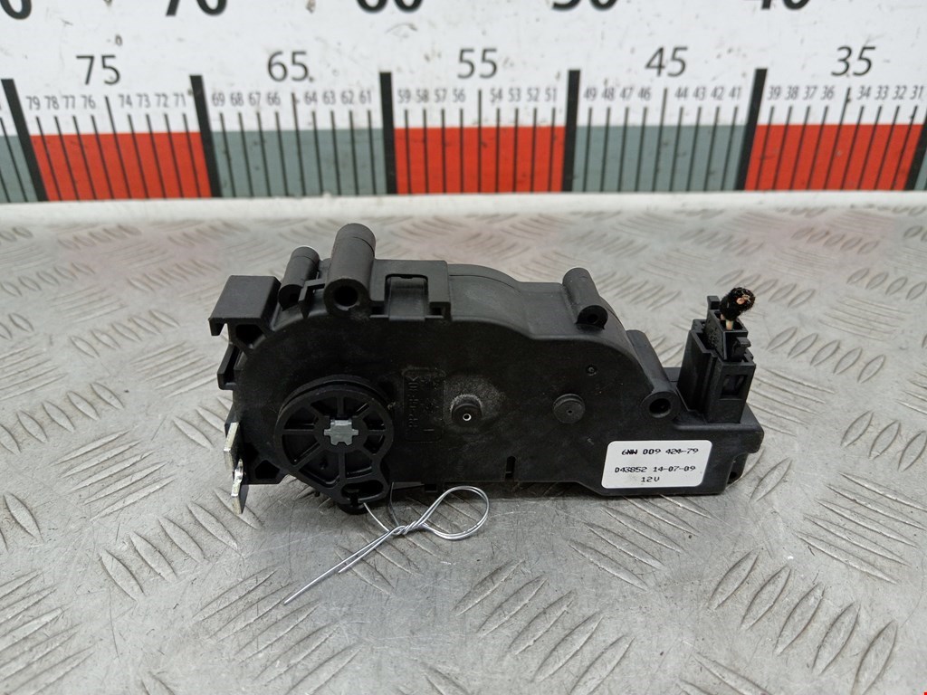 Активатор замка багажника TESLA Model S I 2012-н.в.