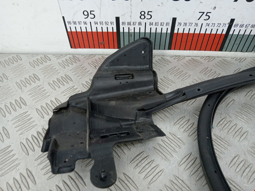 Уплотнитель двери TESLA Model S I 2012-н.в.