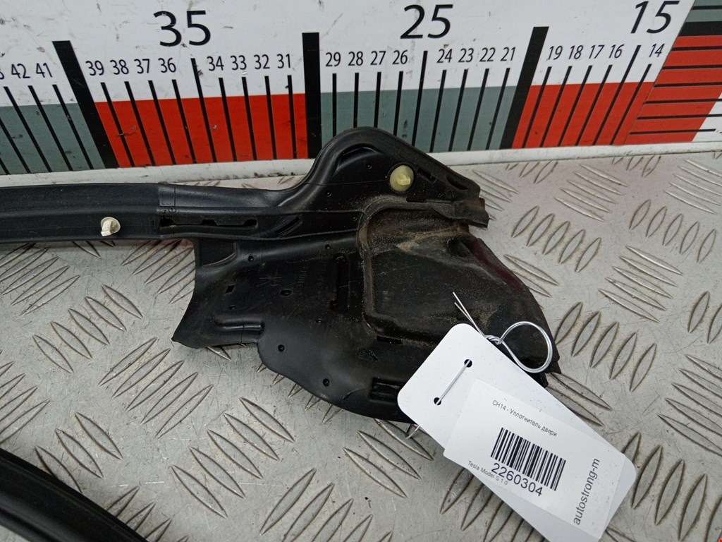 Уплотнитель двери TESLA Model S I 2012-н.в.