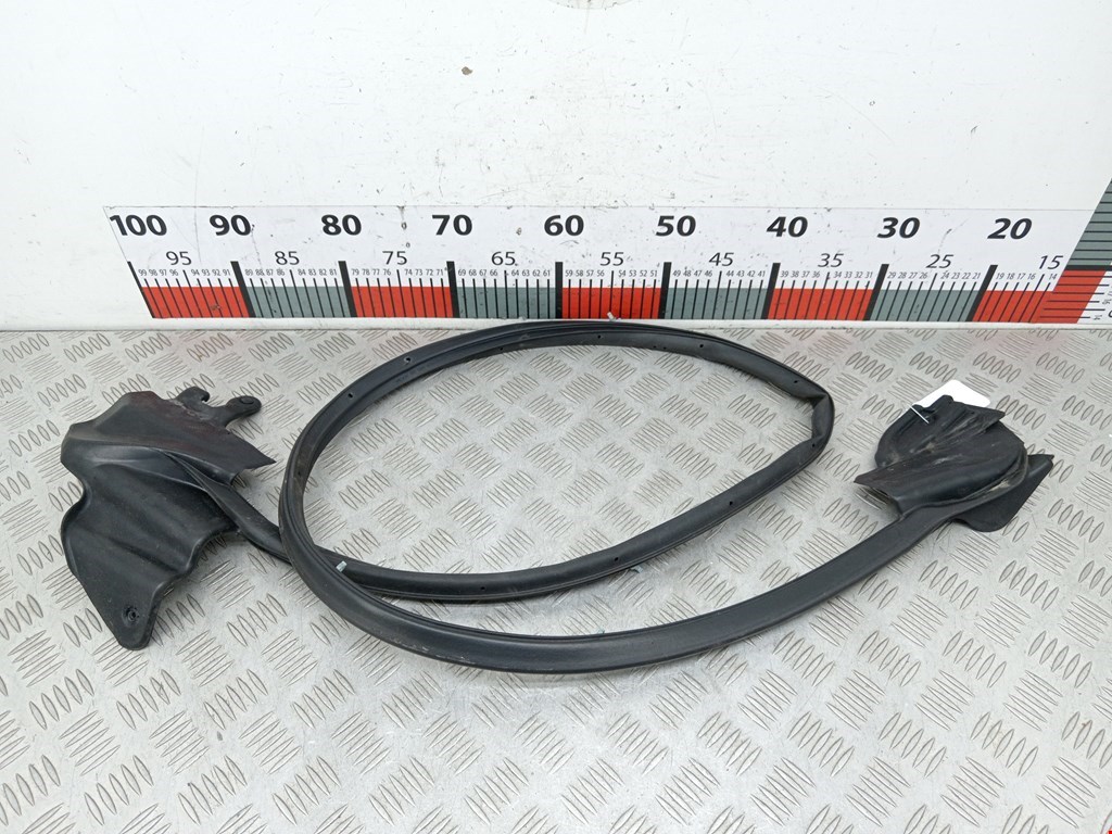 Уплотнитель двери TESLA Model S I 2012-н.в.