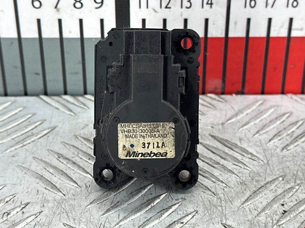 Сервопривод (электропривод моторчик привода) заслонки печки Mitsubishi ASX (2010-2023)