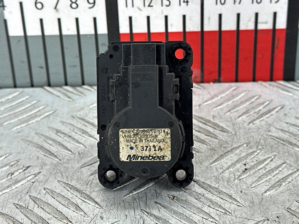 Сервопривод (электропривод моторчик привода) заслонки печки Mitsubishi ASX (2010-2023)