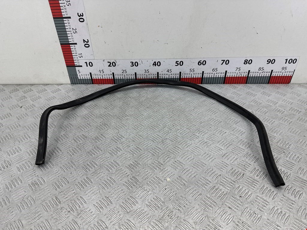 Уплотнитель (наружный) VOLKSWAGEN Tiguan 2007-2018