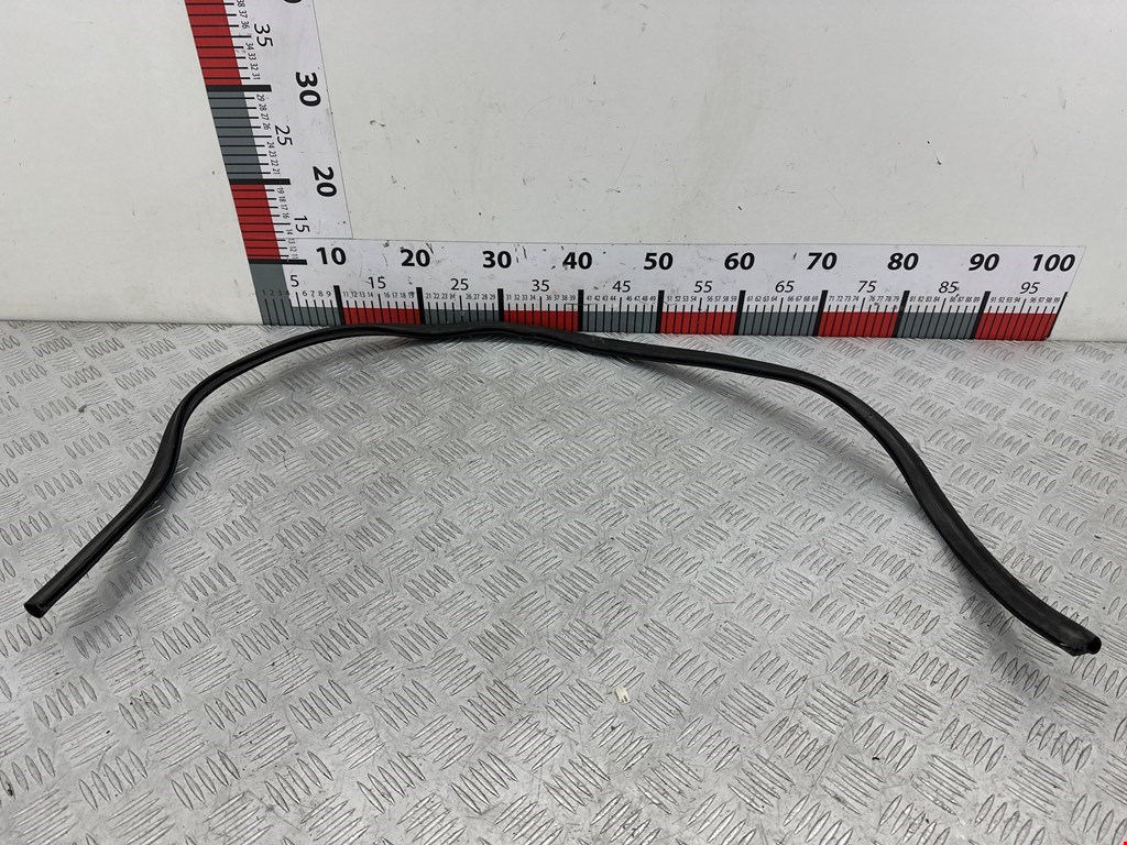 Уплотнитель (наружный) VOLKSWAGEN Tiguan 2007-2018