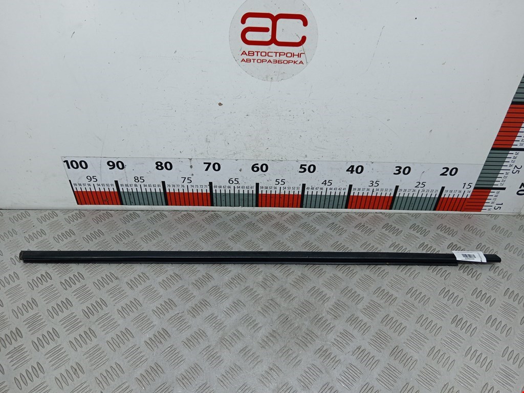 Накладка декоративная (молдинг) стекла двери передней правой Nissan Qashqai+2 (2008-2013)